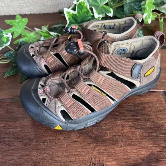 Keen boy's waterproof brown beach hiking sandals size 2 - Picture 3 of 5